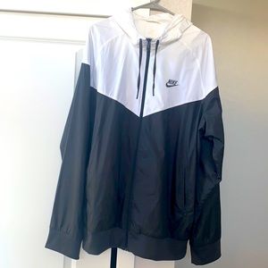 White and Black Nike Sportswear Windbreaker XXL Vintage